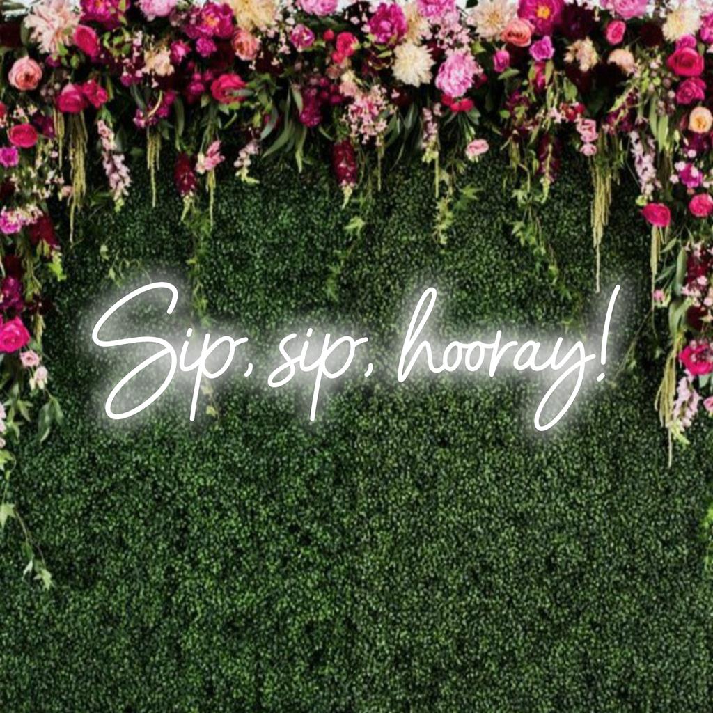 Placa de LED neon exclusiva e personalizada com a frase "Sip, Sip, Hooray!" em tipografia vibrante e divertida. Perfeita para ocasiões comemorativas.