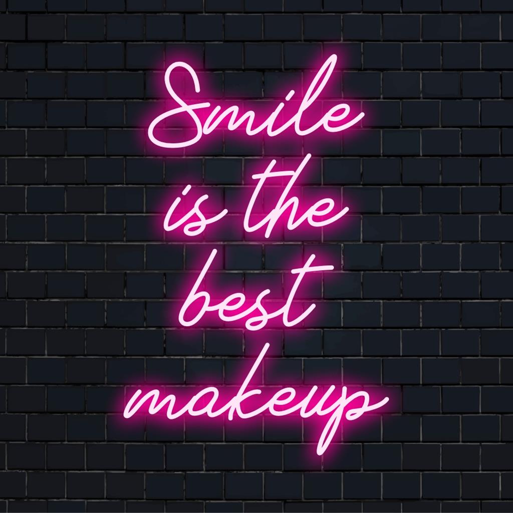 Placa de neon LED personalizada com os dizeres "Smile Is The Best Makeup", perfeita para adicionar personalidade vibrante a qualquer espaço.