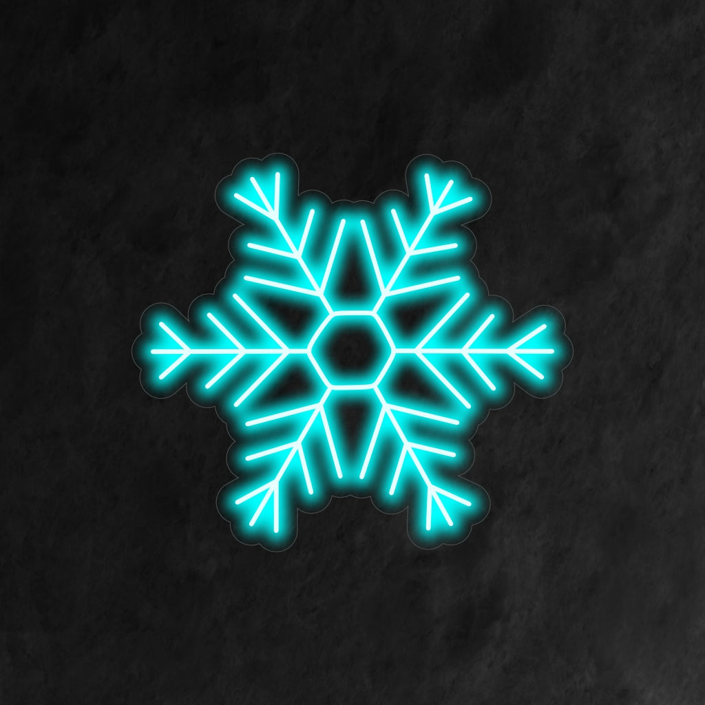"Placa de Neon Floco de Neve" é uma adição festiva e com tema de inverno para o seu interior. Uma luz neon que captura a beleza de um delicado floco de neve para um toque sazonal.