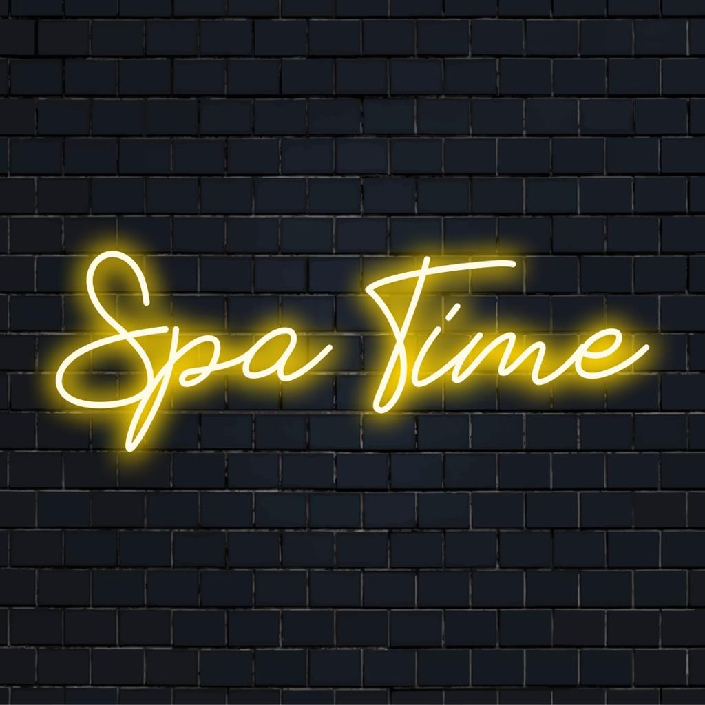 Placa de LED neon personalizada brilhando com as palavras Spa Time em uma escrita elegante, perfeita para espaços de bem-estar serenos e áreas de relaxamento.