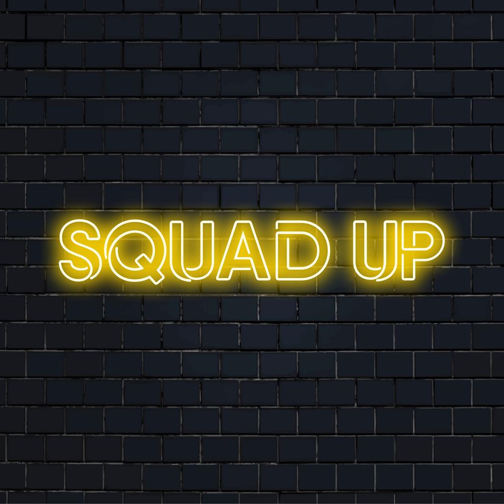 Letreiro de neon LED com Squad Up em fonte ousada; perfeito para espaços de grupo ou eventos. Decoração de neon vibrante e personalizável.