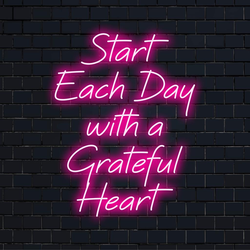 Placa de LED neon personalizada com a frase Comece cada dia com um coração grato, com cores vibrantes, perfeita para uma decoração edificante.