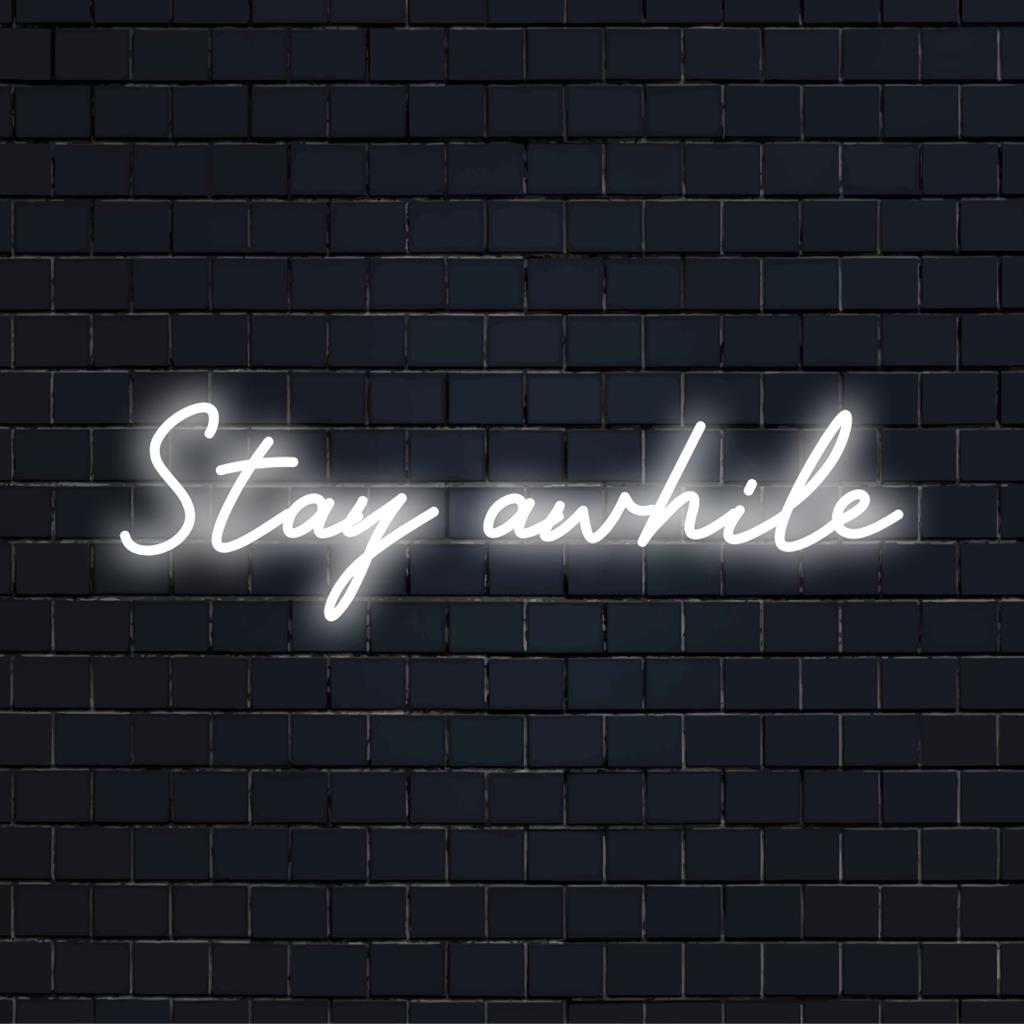 O neon LED Stay Awhile personalizado, que combina arte com palavras e decoração leve, transforma qualquer espaço com seu brilho convidativo.