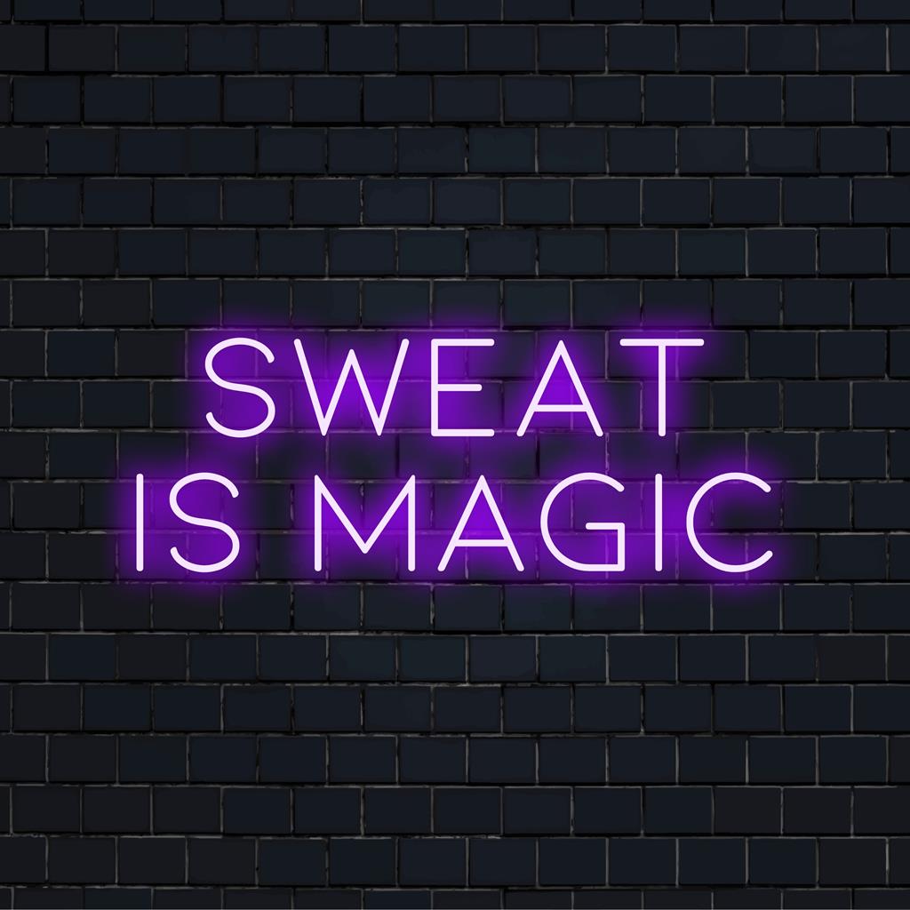 A placa iluminada "Sweat Is Magic" captura a motivação. Arte de parede em neon vibrante, ideal para iluminar espaços de fitness pessoais.