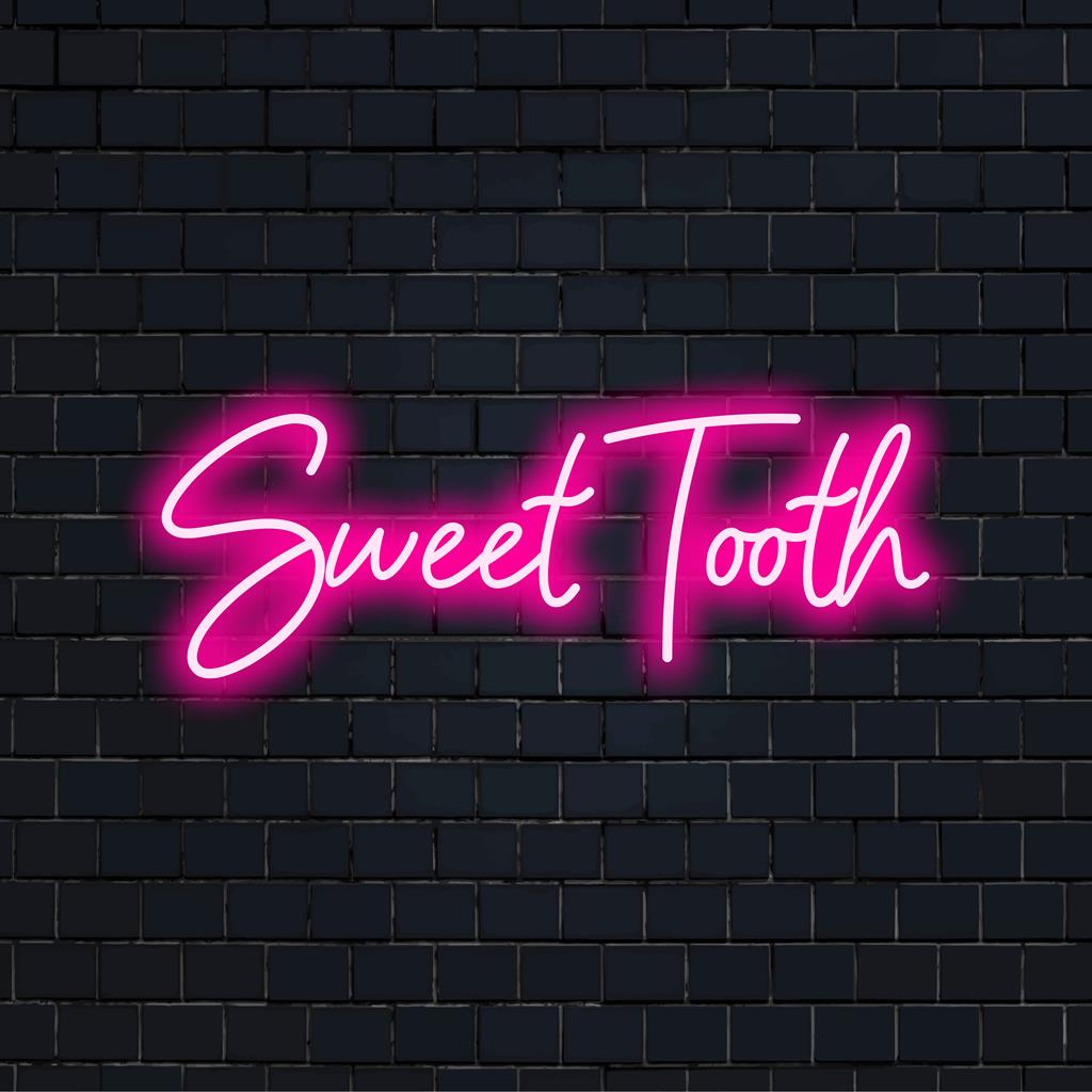 Placa de LED neon personalizada Sweet Tooth, iluminando qualquer espaço com arte vibrante e brilho de LED neon personalizado.