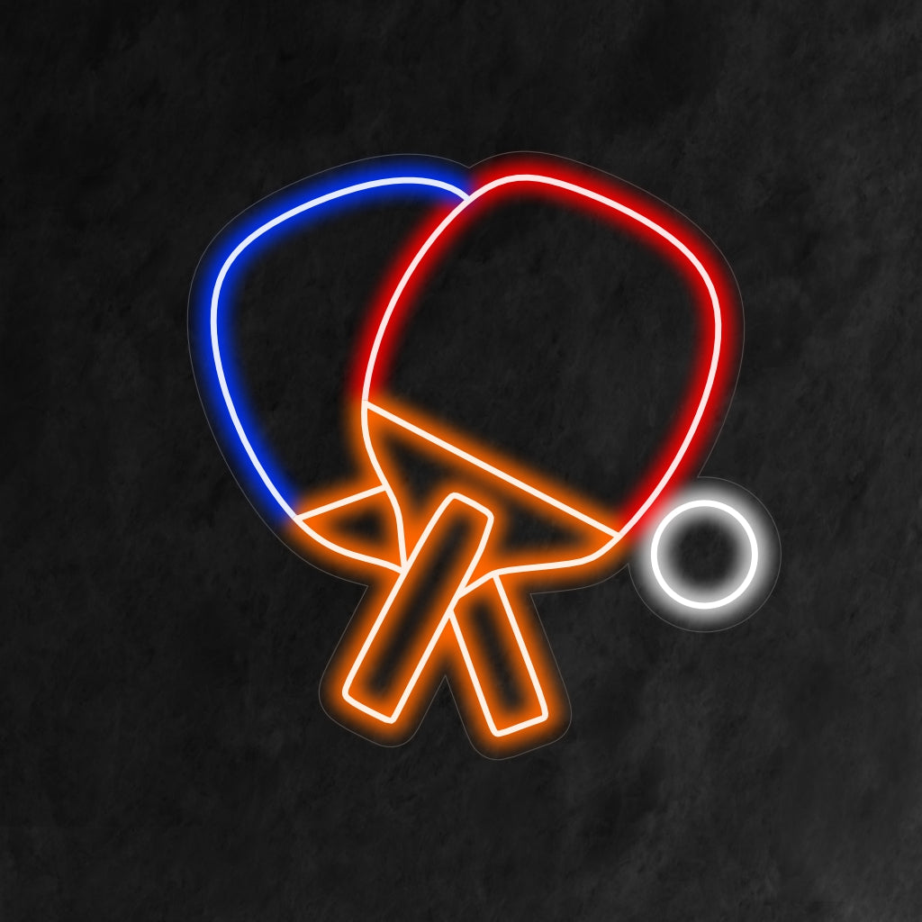 "Placa de neon com raquetes e bolas de tênis de mesa" é uma adição viva e dinâmica ao seu ambiente com tema esportivo. Uma luz neon que captura o espírito do tênis de mesa.