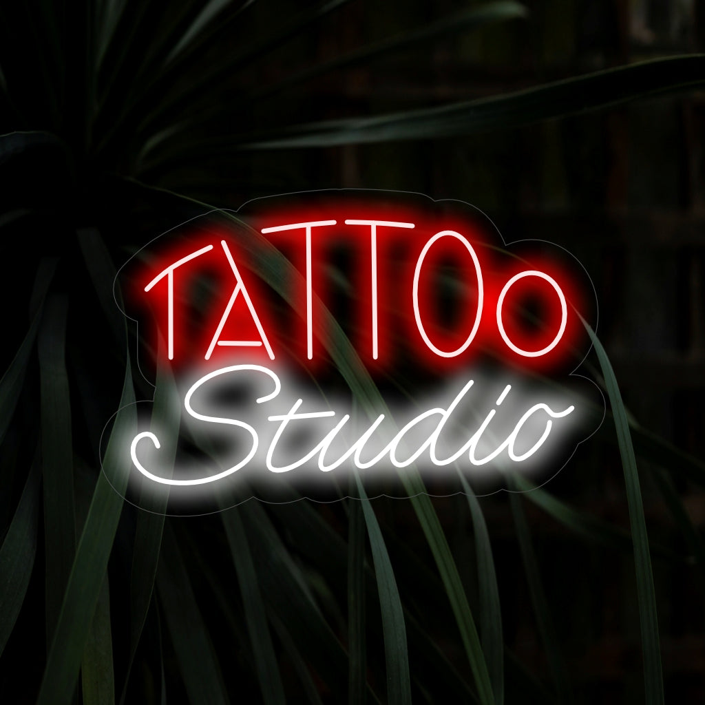 "Tattoo Studio Neon Sign" acrescenta uma arte vibrante com seu design icônico, lançando um brilho ousado que celebra a criatividade e a beleza das tatuagens em seu espaço.
