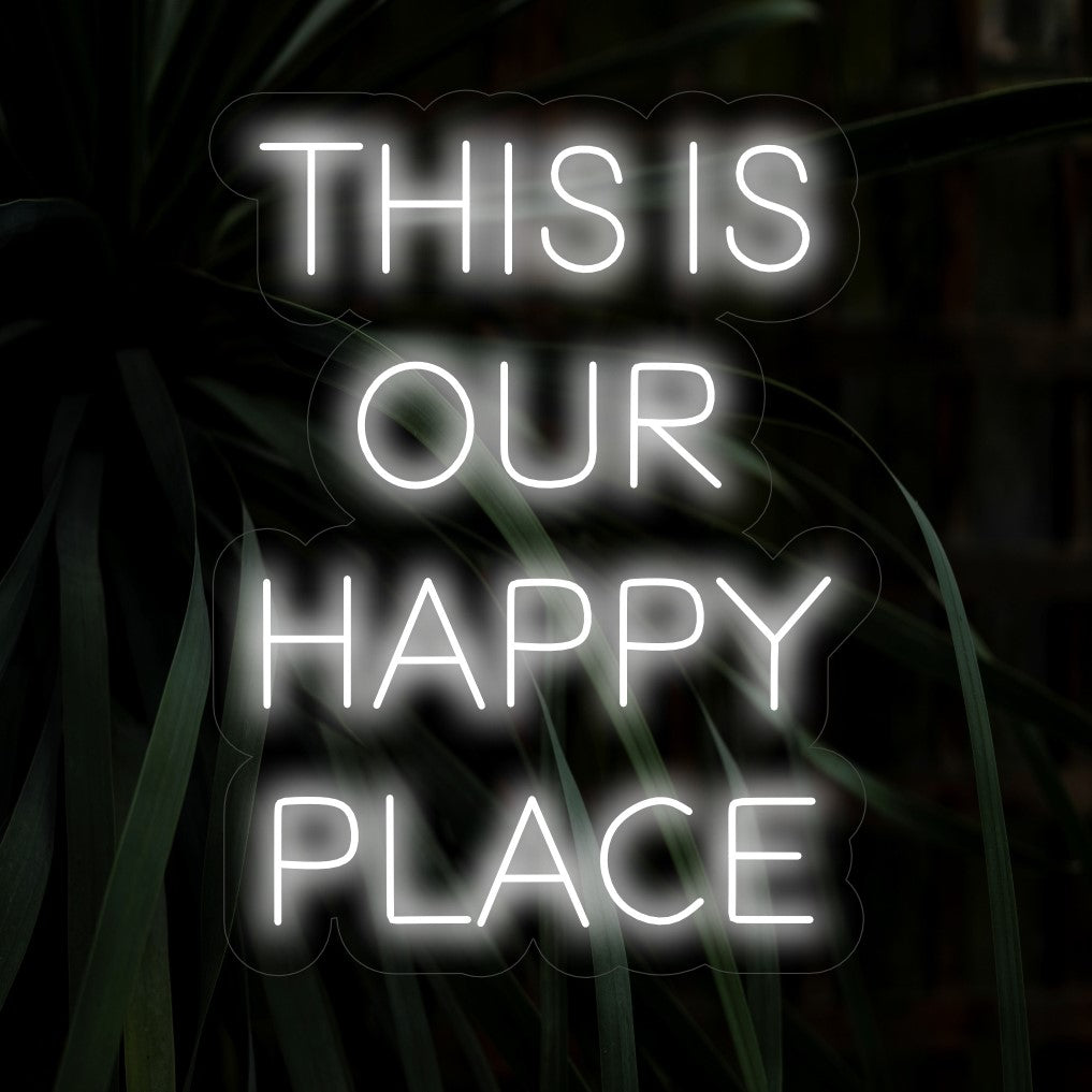 A placa de neon "This is Our Happy Place" espalha alegria com sua mensagem comemorativa, lançando um brilho acolhedor que cria uma atmosfera de positividade e amor no seu espaço.