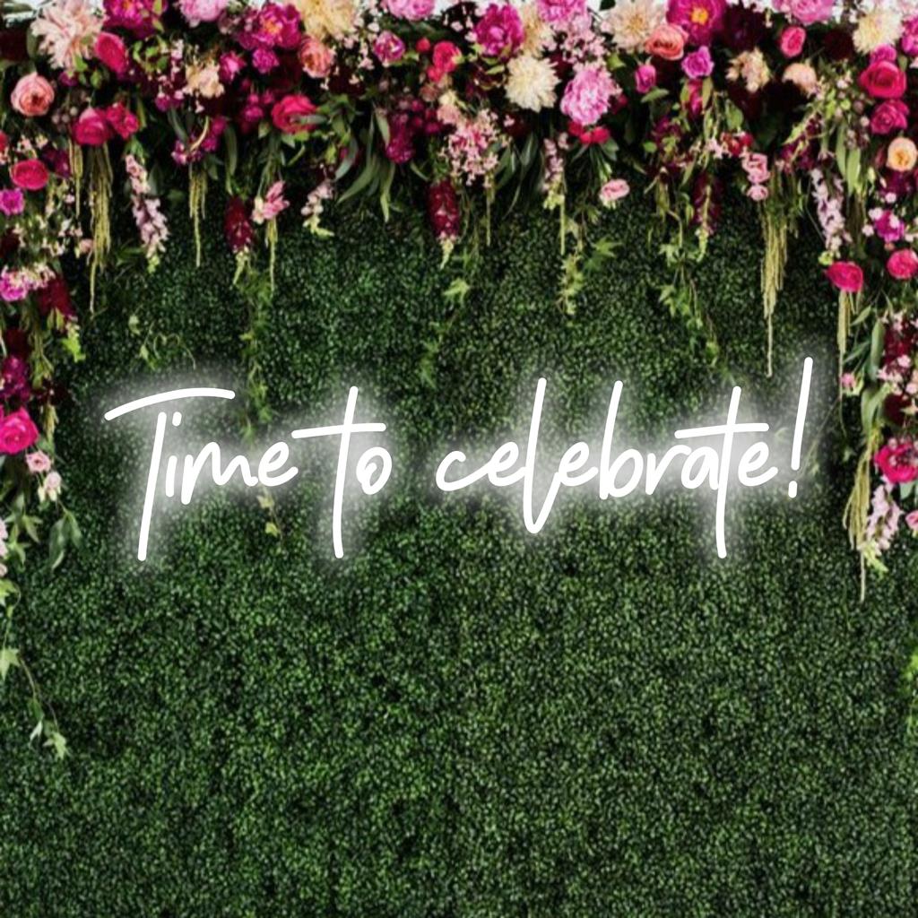 Arte com luz neon com a frase "Hora de Celebrar!" em letras LED brilhantes, perfeita para decoração ou eventos festivos. Placa vibrante e personalizável.