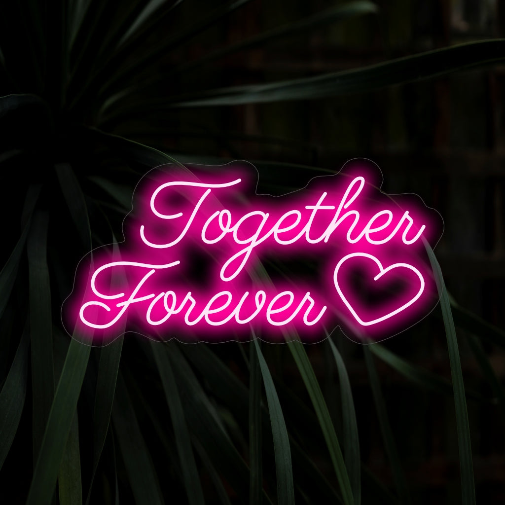 O letreiro de néon "Together Forever" captura o romance com sua mensagem atemporal, lançando um brilho suave que simboliza o vínculo eterno compartilhado por dois corações em seu espaço.