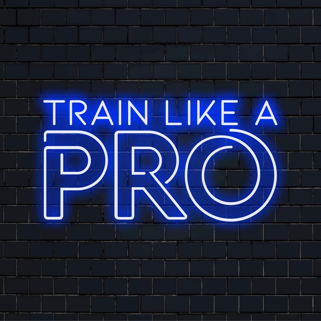 Placa de LED neon personalizada feita à mão com os dizeres Train Like A Pro 2 em tons neon vibrantes; arte de parede neon motivacional ideal.