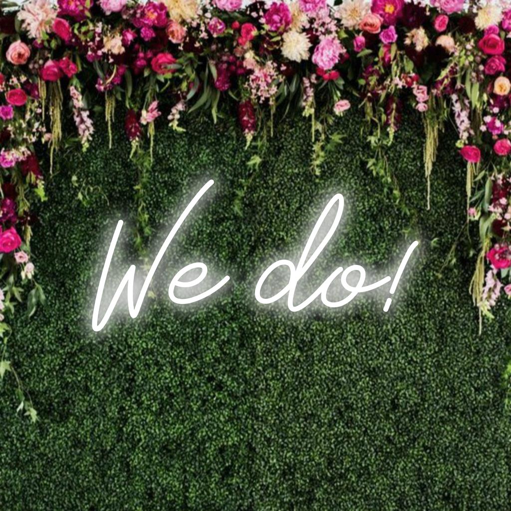 Placa de neon LED personalizada com seu design exclusivo, perfeita para adicionar arte vibrante e personalizada a qualquer espaço.