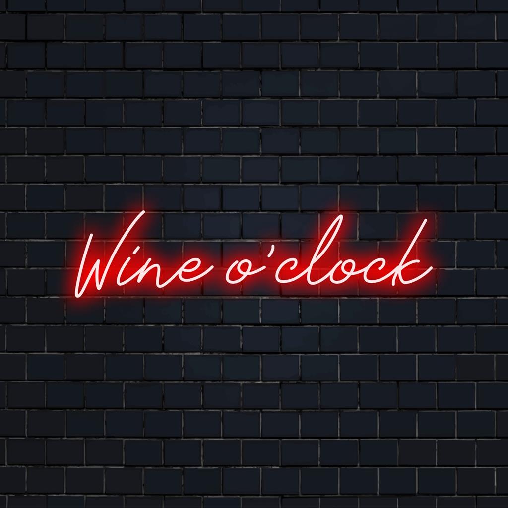 Placa iluminada Wine O'clock que adiciona um brilho vibrante a qualquer espaço, incorporando arte personalizada com LED e luz neon.