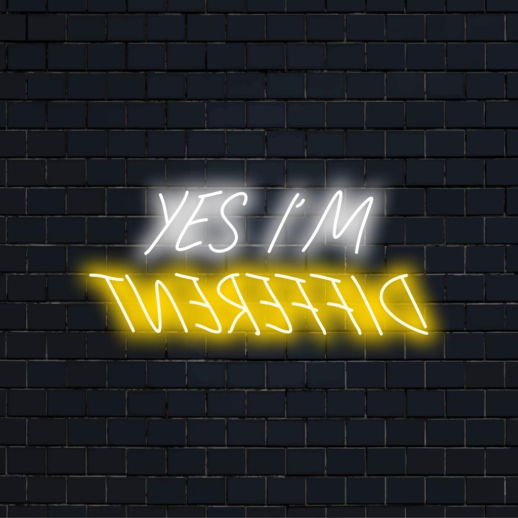 Placa de neon LED personalizada Yes I'm Different; arte de texto neon vibrante, decoração de luz neon exclusiva; ideal para ideias personalizadas de placas de neon.