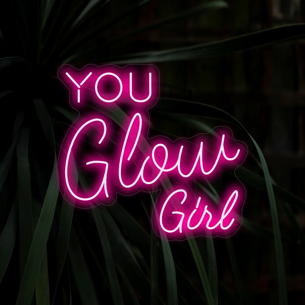 "You Glow Girl Neon Sign" - Um letreiro de neon que celebra confiança e positividade com um brilho vibrante e inspirador.