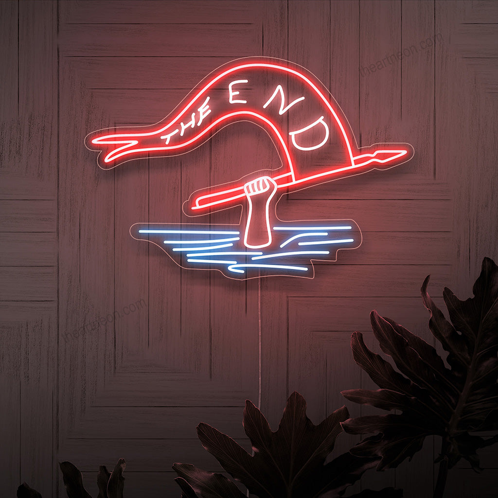 O letreiro de neon retrata um homem encontrado submerso no mar, segurando uma bandeira com a ponta na mão, criando uma decoração dramática e misteriosa com sua luz cativante.