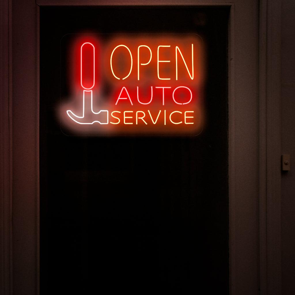 Um letreiro de neon cativante com um martelo e as palavras "Open Auto Service" em letras grandes e vibrantes.