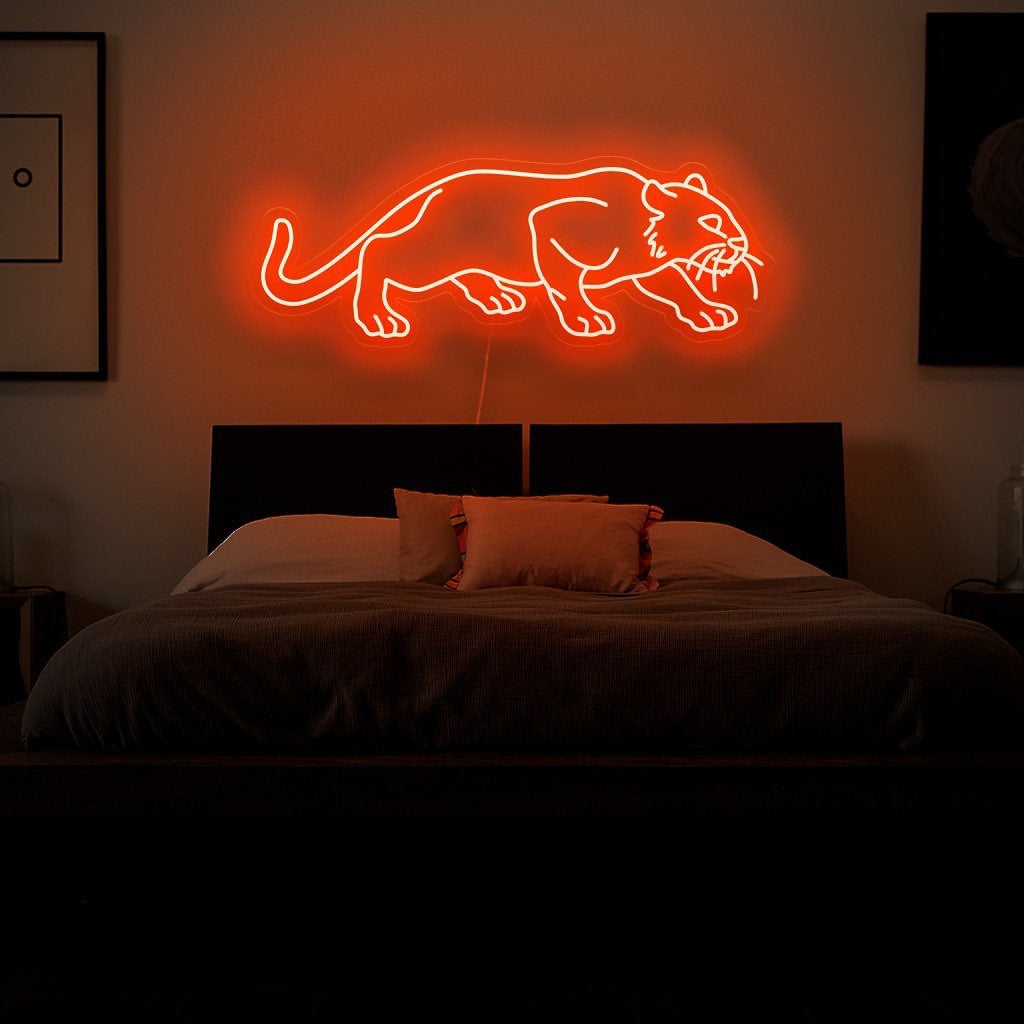 Placa de neon de pantera feita à mão, um símbolo de força e graça, perfeita para adicionar um toque de ferocidade à sua decoração.
