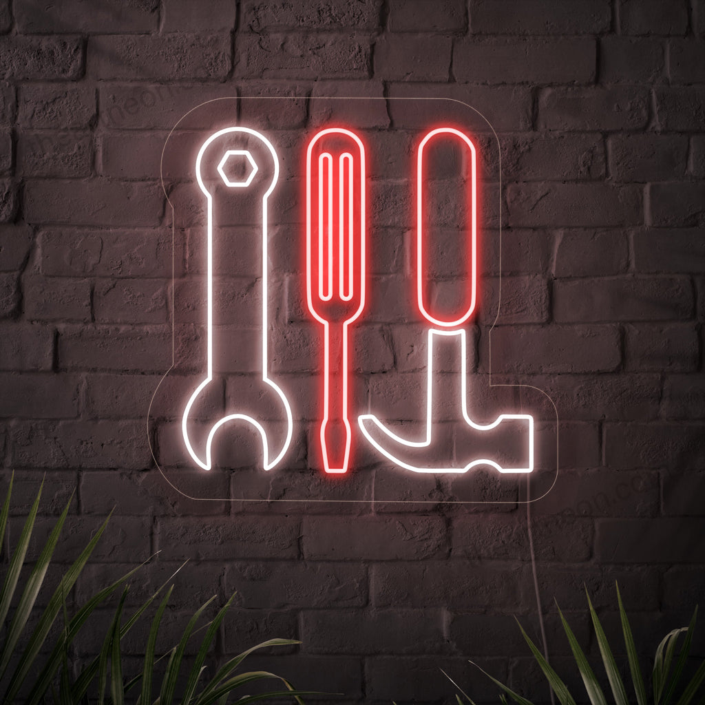 Um letreiro de neon marcante com os símbolos de uma chave inglesa, um martelo e uma chave de fenda.