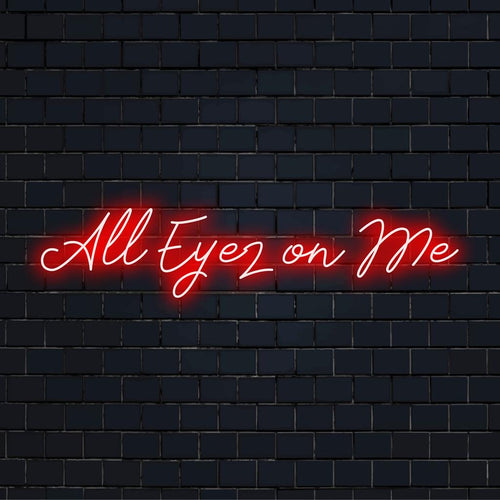 O elegante texto All Eyez On Me ilumina seu espaço, combinando um brilho moderno com um toque artístico. O neon LED é perfeito para qualquer decoração.