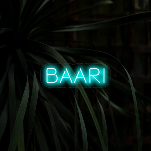 "Placa de neon Baari" - Uma luz neon vibrante com a palavra finlandesa "Baari", trazendo energia e estilo ao seu bar ou pub.