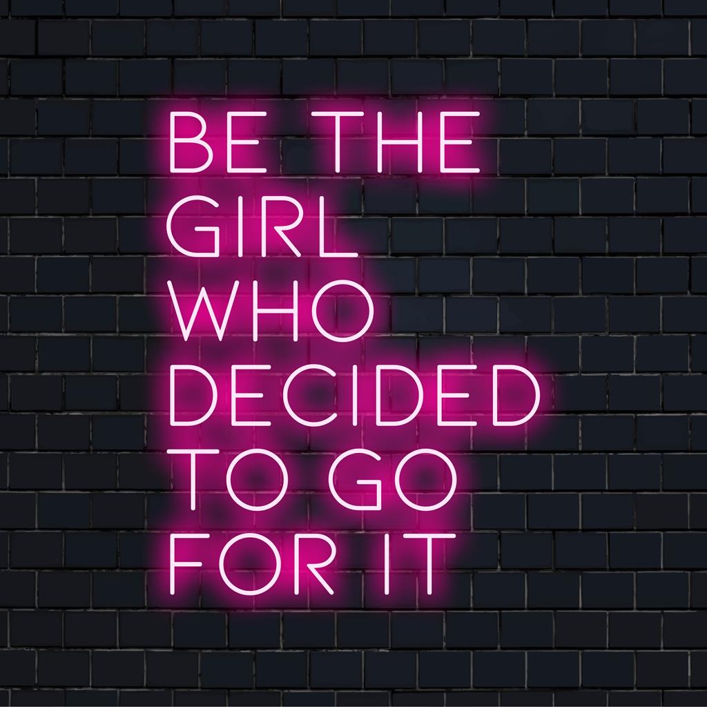 Placa de neon LED personalizada com citação motivacional 'Seja a garota que decidiu ir em frente', decoração de luz neon perfeita para inspiração.