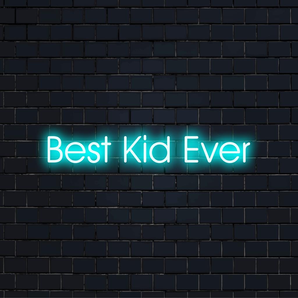 Placa de neon LED personalizada com o texto "Melhor Criança de Todos os Tempos" brilhando intensamente; ideal para arte de parede neon personalizada.