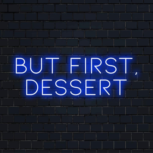 Letreiro de neon LED com os dizeres "But First, Dessert" em rosa brilhante, uma mensagem divertida perfeita para ambientes onde se gosta de doces.
