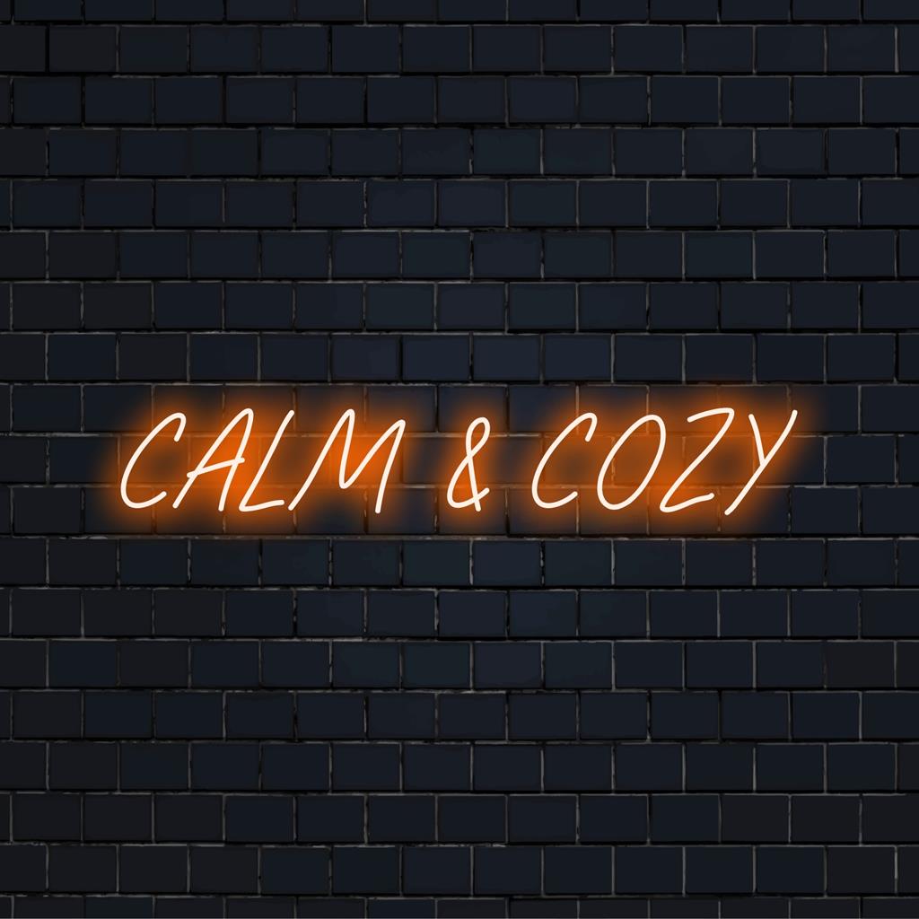 Letreiro de LED neon com a frase "Calma e Aconchegante", ideal para personalizar o ambiente. O design personalizado ilumina qualquer espaço.