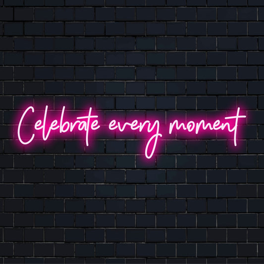 Placa de neon LED personalizada com os dizeres "Celebre cada momento" com cores vibrantes e brilhantes que valorizam qualquer espaço.