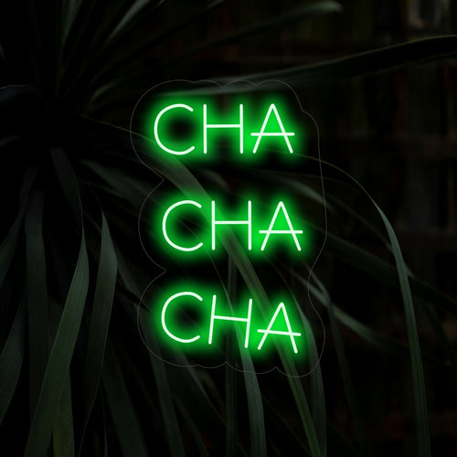 "Placa de néon Cha Cha Cha" ��� Uma luz de néon vibrante e dinâmica exibindo as palavras "Cha Cha Cha", trazendo energia animada e charme inspirado na dança para seu espaço.