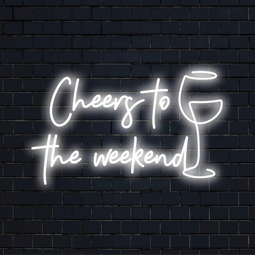 Letreiro de neon "Cheers to the Weekend" para uma decoração vibrante, com iluminação LED personalizada. Perfeito para decorar um bar ou sala de estar.