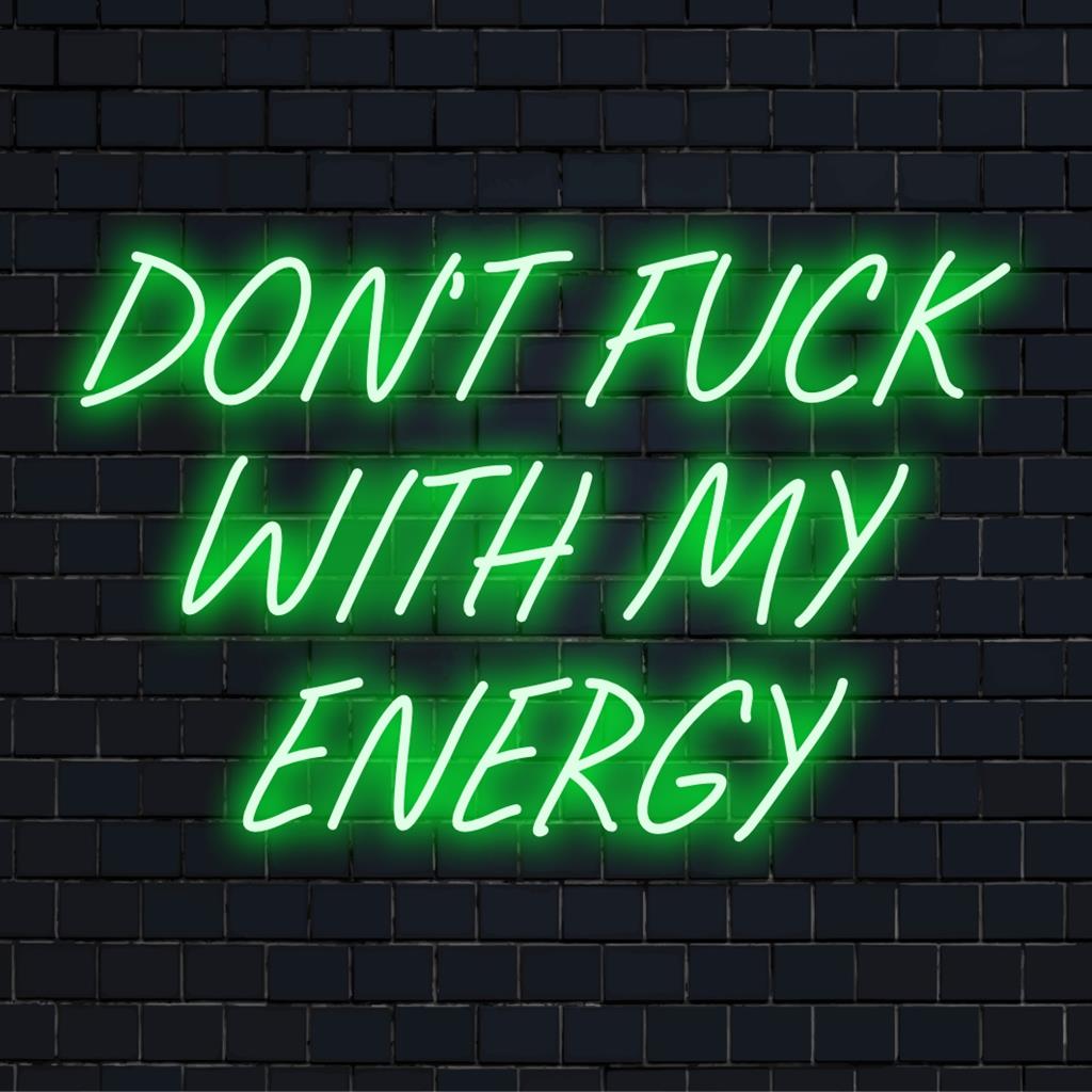 Placa de neon LED vibrante com a declaração em negrito Don't Fuck My Energy, citação neon personalizada perfeita para seu espaço.