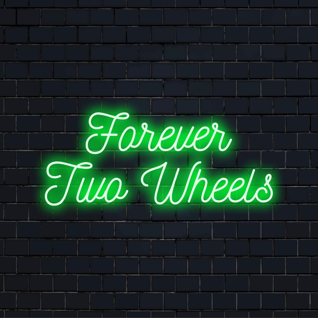 Placa de LED neon Forever Two Wheels brilhando intensamente, perfeita para entusiastas de motocicletas e fãs de decoração neon.