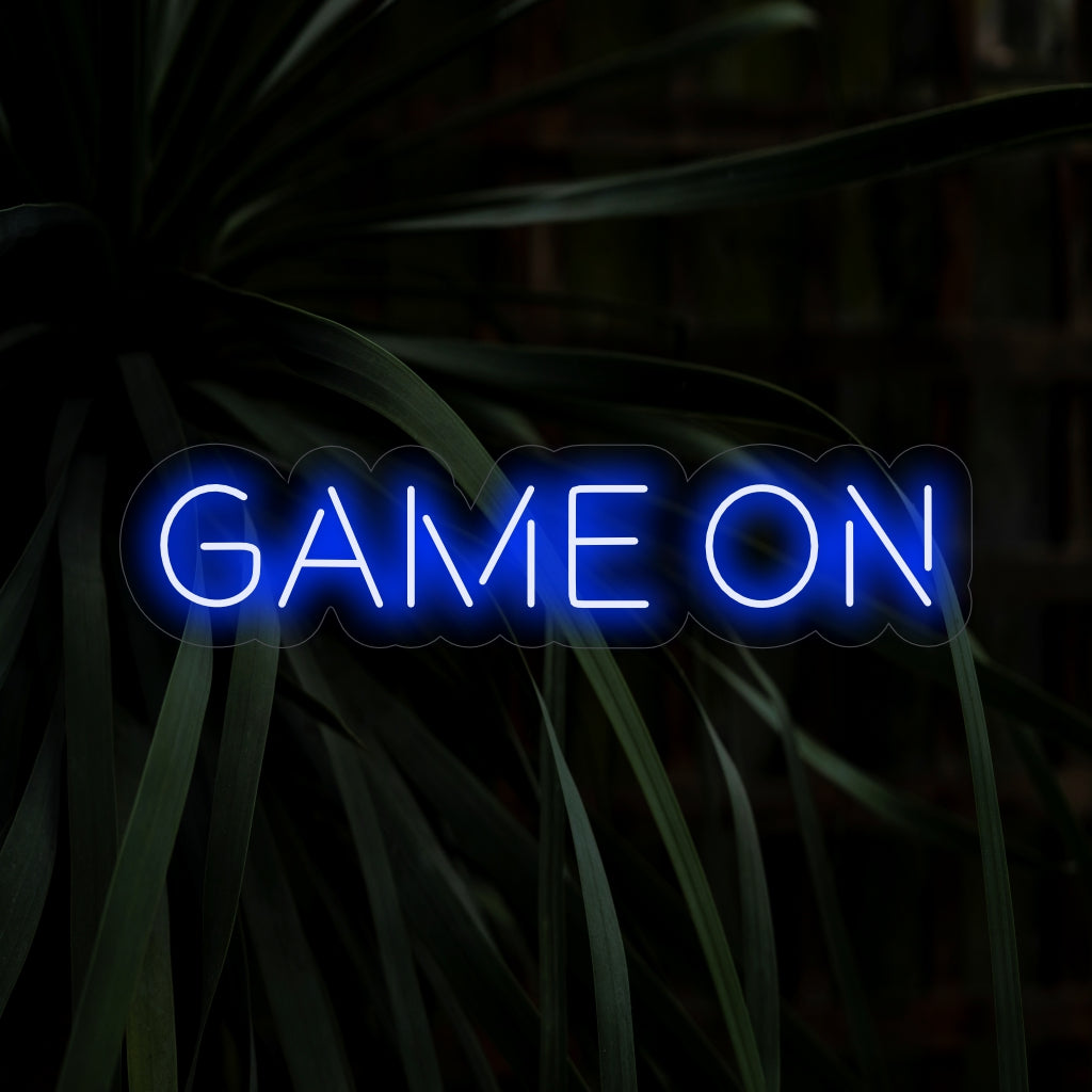 "Placa de neon Game On" - Irradiando energia de jogo, perfeita para salas de jogos e espaços de entretenimento, sinalizando o início de uma hora de jogo emocionante.
