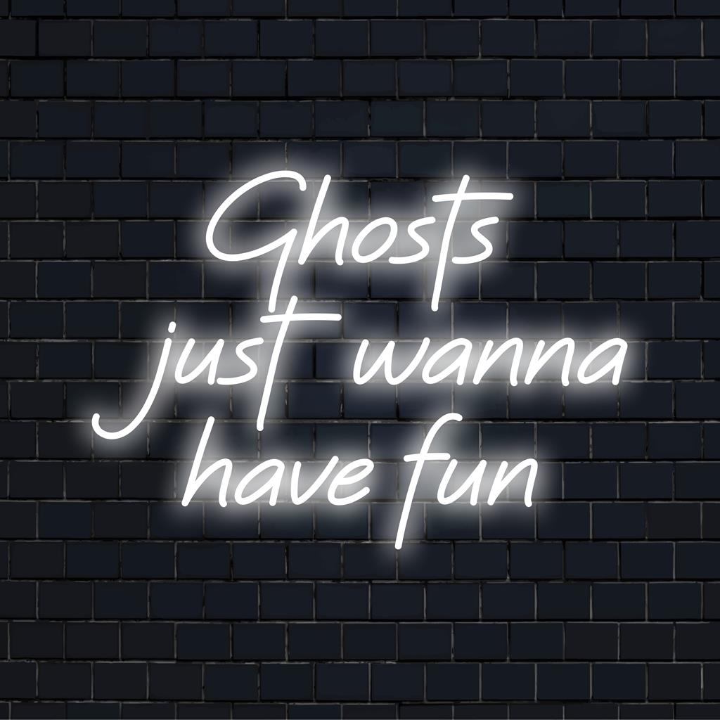 Letreiro de LED neon "Fantasmas Coloridos Só Querem se Divertir", uma decoração de parede neon animada, perfeita para um ambiente lúdico.