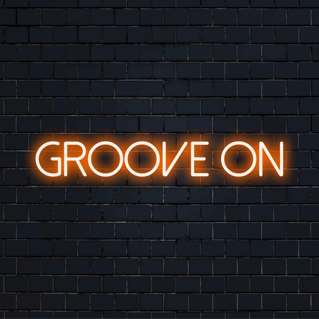 Placa de LED neon Groove On elegante como decoração chamativa, perfeita para adicionar um toque vibrante a qualquer espaço.
