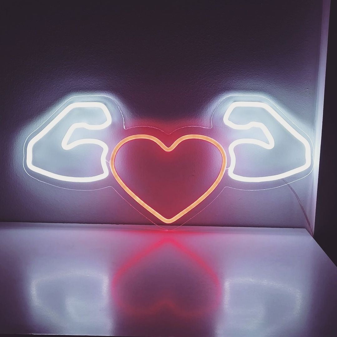 Placa de neon "Coração com braços musculosos" - Exalando uma vibração divertida e bem-humorada, perfeita para estúdios de fitness, academias ou qualquer espaço que queira infundir energia e diversão no ambiente.