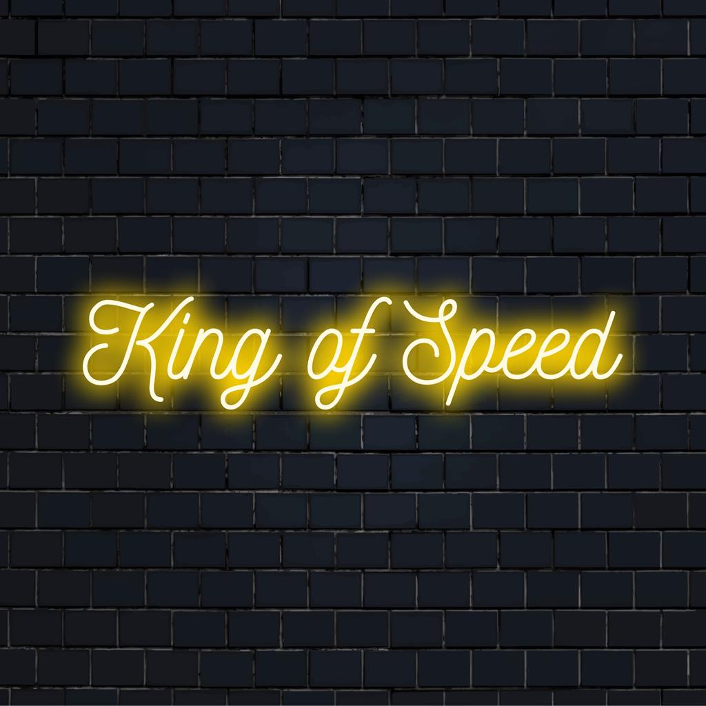 Placa de neon LED personalizada com texto King Of Speed ​​em luz vibrante, ideal para arte de parede neon e decoração personalizada.