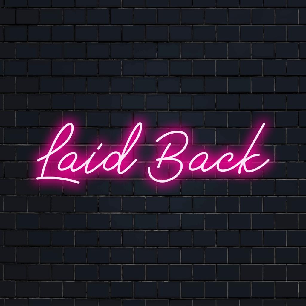 Placa de neon LED personalizada e feita à mão com uma estética descontraída, perfeita para decoração moderna e ambientes descontraídos.