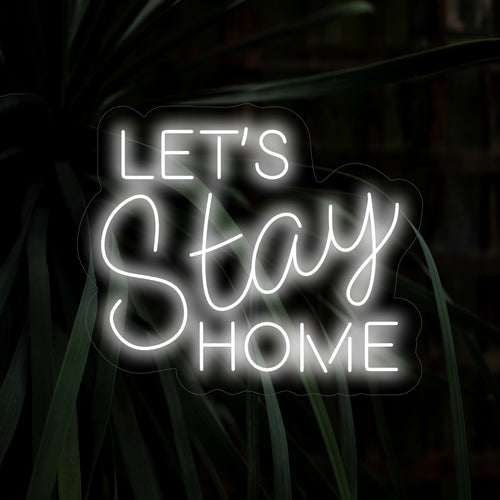 A placa de neon "Let's Stay Home" exala vibrações aconchegantes, perfeitas para criar uma atmosfera acolhedora e convidativa. Ideal para decoração de interiores, esta placa complementa espaços dedicados ao relaxamento e ao conforto.