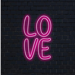 Design de letreiro de neon LED com a frase "Love" em uma escrita elegante; decoração de luz neon perfeita e letreiro de neon personalizado para seu espaço.