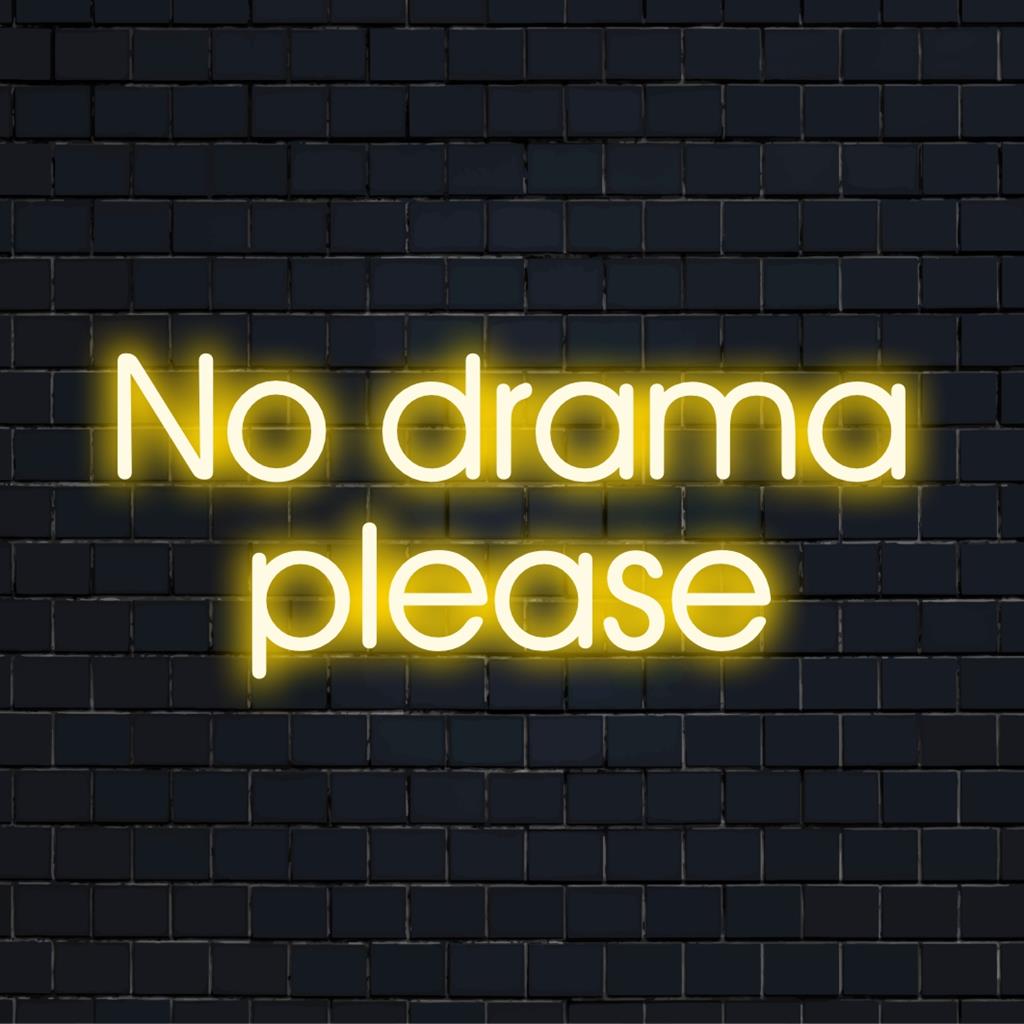 Placa de neon LED com a frase No Drama Please em tons brilhantes, perfeita para decoração minimalista de neon.