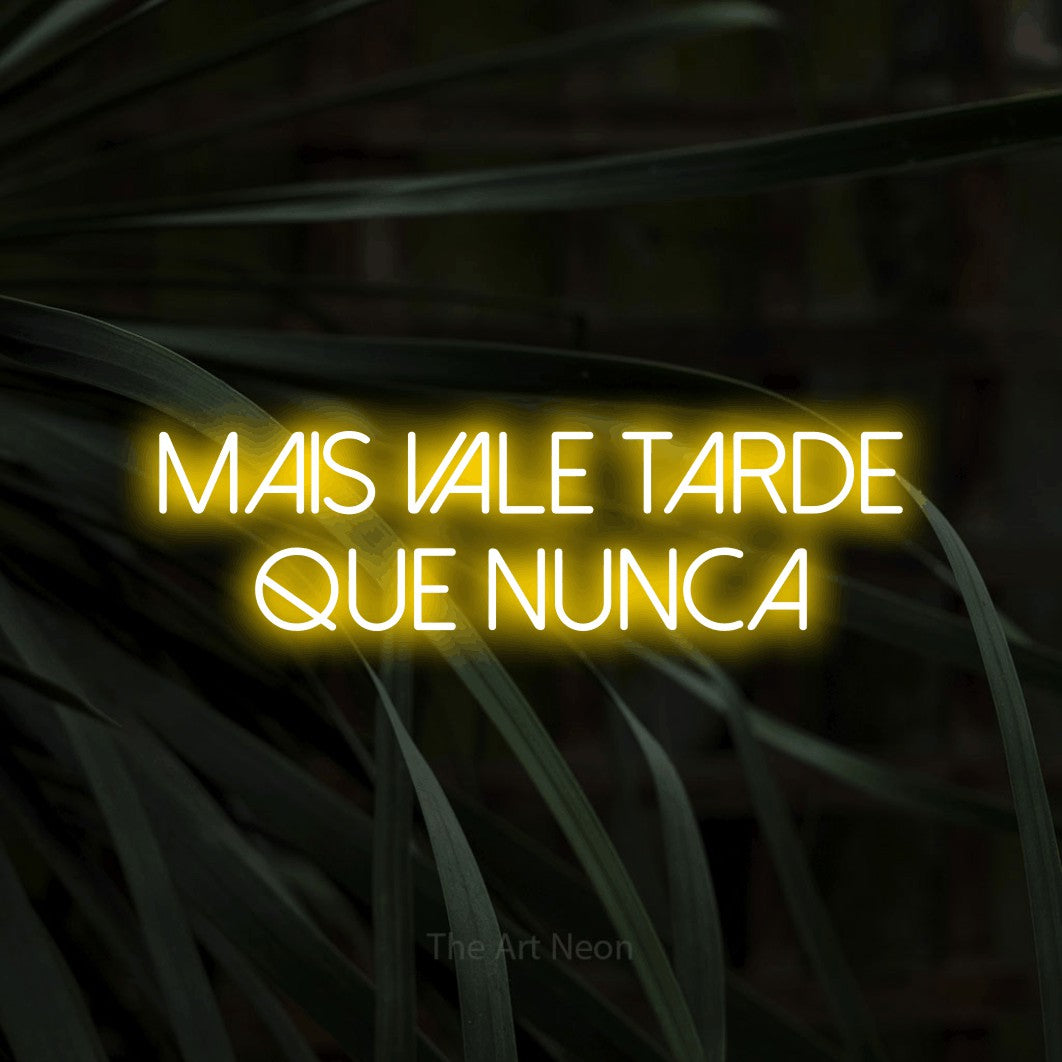 LED neon sign reading “MAIS VALE TARDE QUE NUNCA”, arranged in 2 lines.