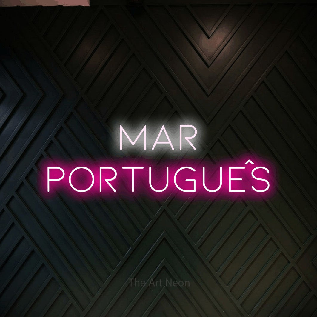 LED neon sign reading “MAR PORTUGUÊS”, arranged in 2 lines.