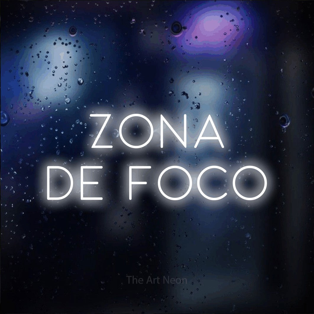 LED neon sign reading “zona de foco”, arranged in 2 lines.