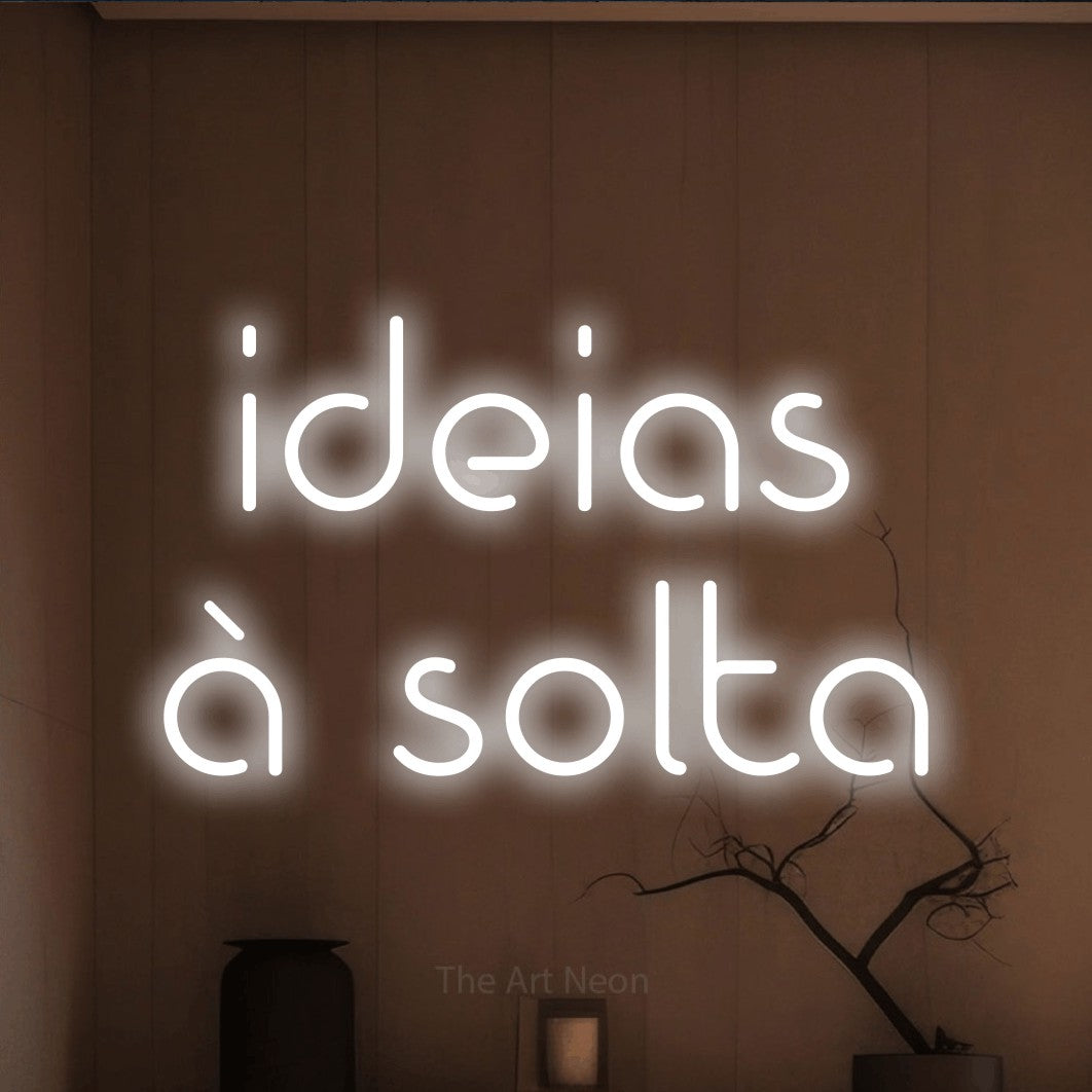 LED neon sign reading “ideias à solta”, arranged in 2 lines.