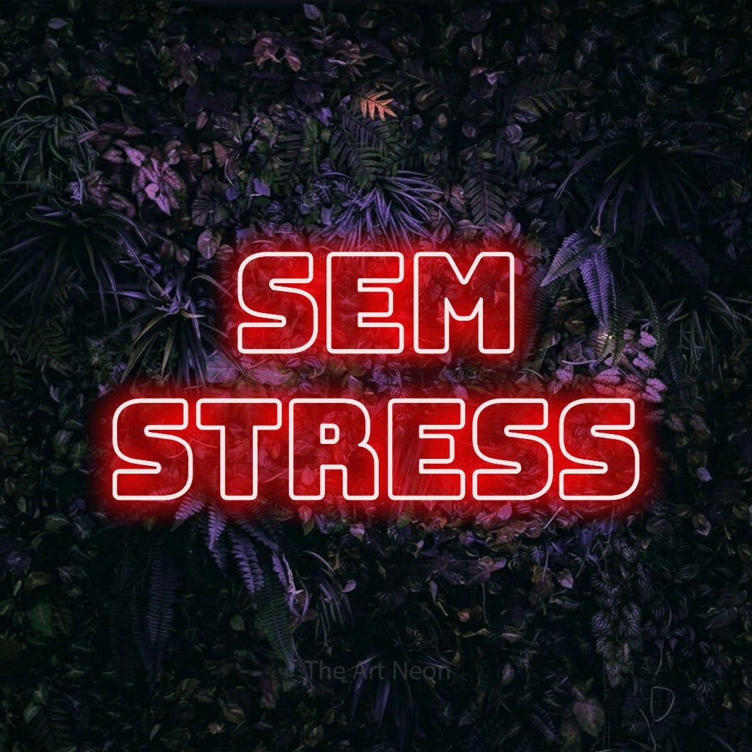 LED neon sign reading “SEM STRESS”, arranged in 2 lines.