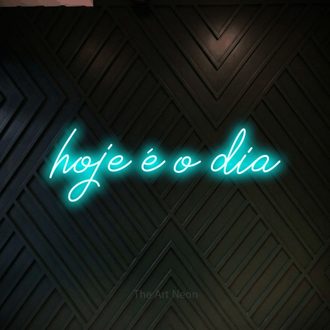 LED neon sign reading “hoje é o dia”, arranged in a single line.