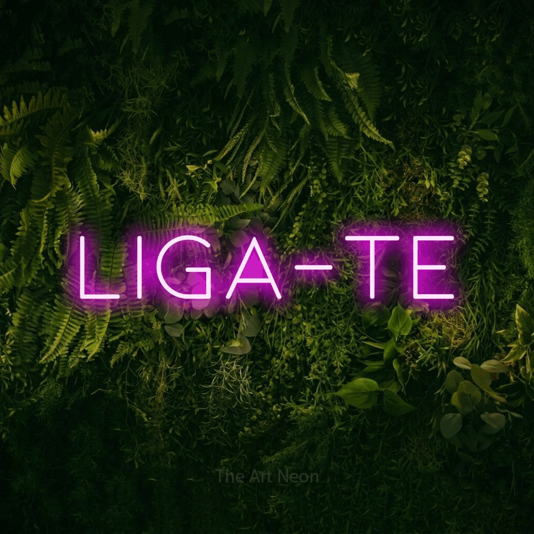 LED neon sign reading “LIGA-TE”, arranged in a single line.